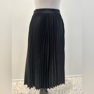 H&M black skirt